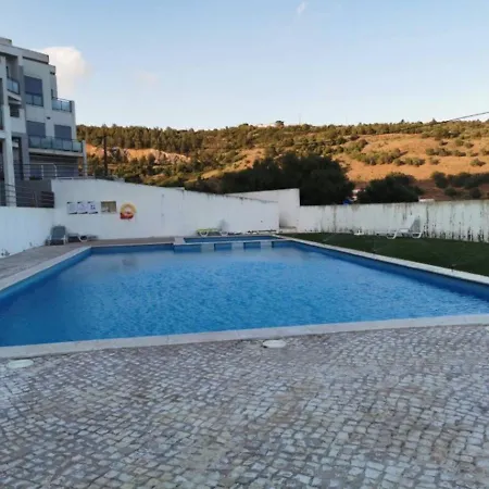 Rum i privatbostad Cozy Bed-Room With Pool Sesimbra - Female Sesimbra