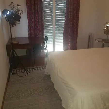 Cozy Bed-Room With Pool Sesimbra - Female *